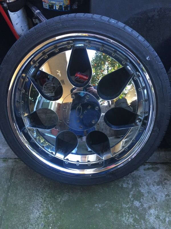 22 inch 5 lug universal 5x5 Chevys