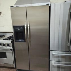 Viking SXS Refrigerator With Water Filter & Ice Maker