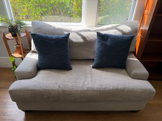 Loveseat/Oversized Chair
