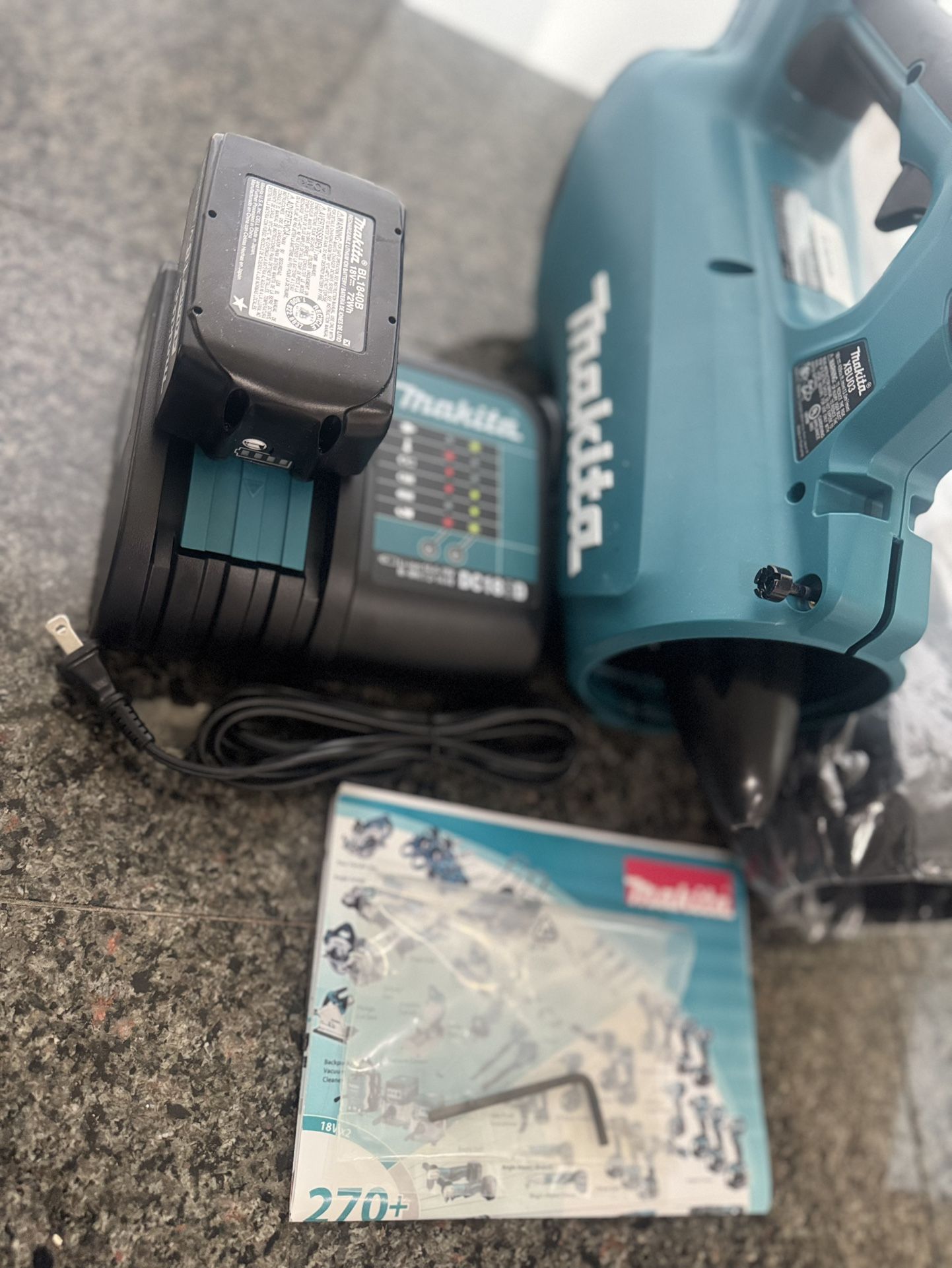 Makita XBU03SM1-R 18V LXT Cordless Blower Kit