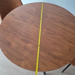 Dining Table With Leather Chairs 