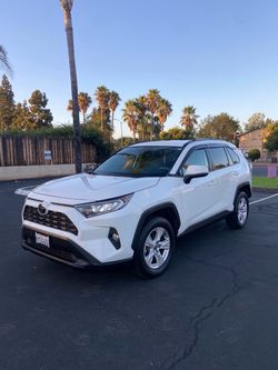 Toyota RAV4 XLE White