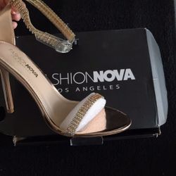 BRAND NEW FASHION NOVA HEELS (5 PAIRS ) 