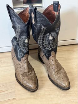 Women’s ostrich skin western boots size 9