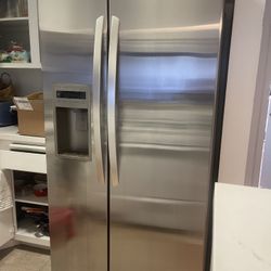 Refrigerator LG | Fridge | Ice Water Dispencer