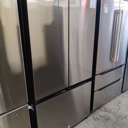 New Samsung
Bespoke 30 cu. ft. Standard Depth 3-Door French Door Smart Refrigerator in Stainless Ste