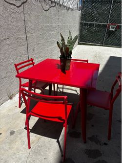 Outdoor table and chairs