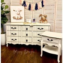 🕊 Lovely 9 Drawer Dresser/Headboard & Nightstand!
