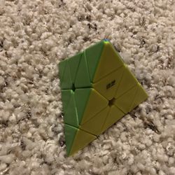 BEST OFFER. Rubix Pyramid