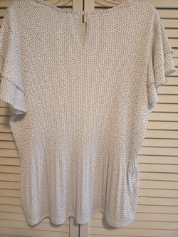 Ladies new shirt by Adrianna Papell size large but more like a xl