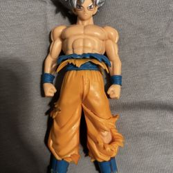 Goku Master Ultra Instinct Figure 