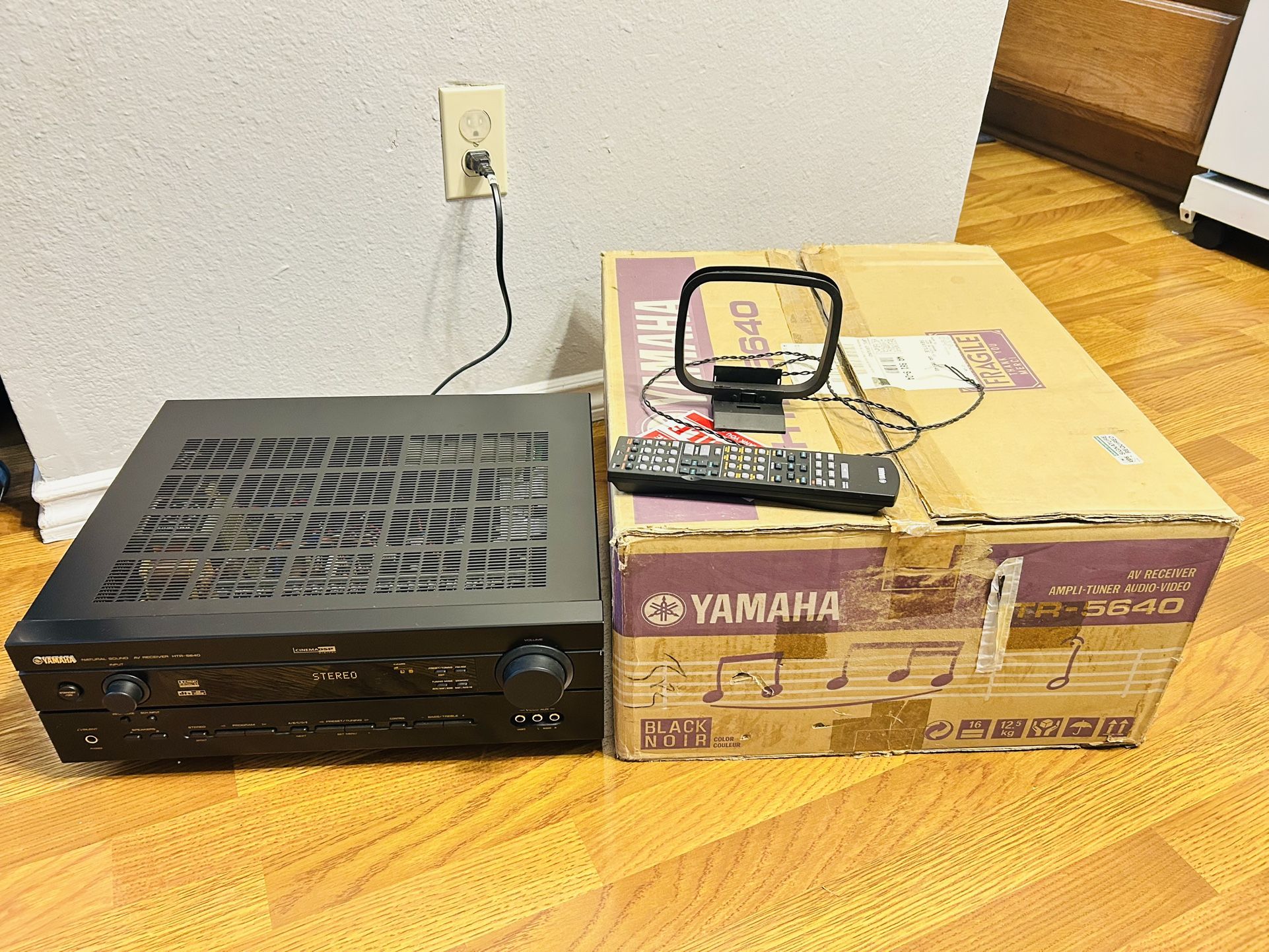 Yamaha HTR-5640 AV Receiver With Remote and Original Box