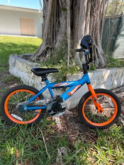 Dynacraft Hot Wheels Boys 16-Inch BMX Bike