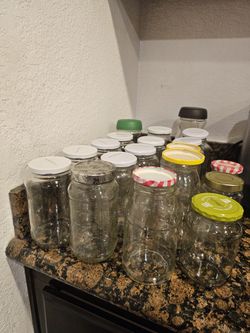 30 glass jars with lids, clean and in great condition