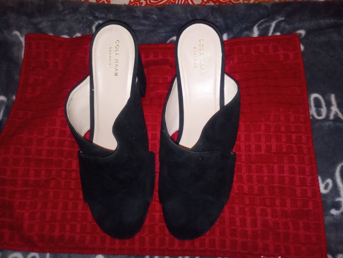 Women's Suede Black Pumps