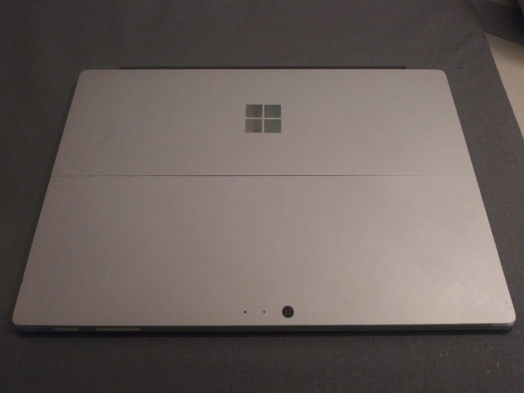 Mictosoft Surface pro 4 8 gb RAM i5