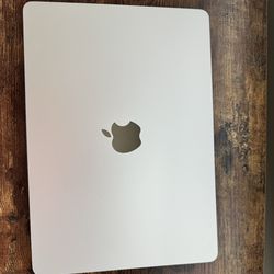 Apple MacBook Air 13” 2022 M2 8GB RAM 256 SSD + EXTRAS