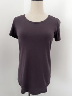 Lululemon Purple Women's Top, size 6 (medium)