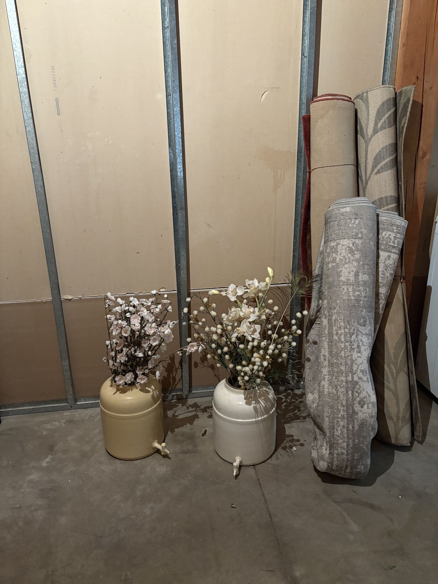 Free Rugs And Decorative Plants
