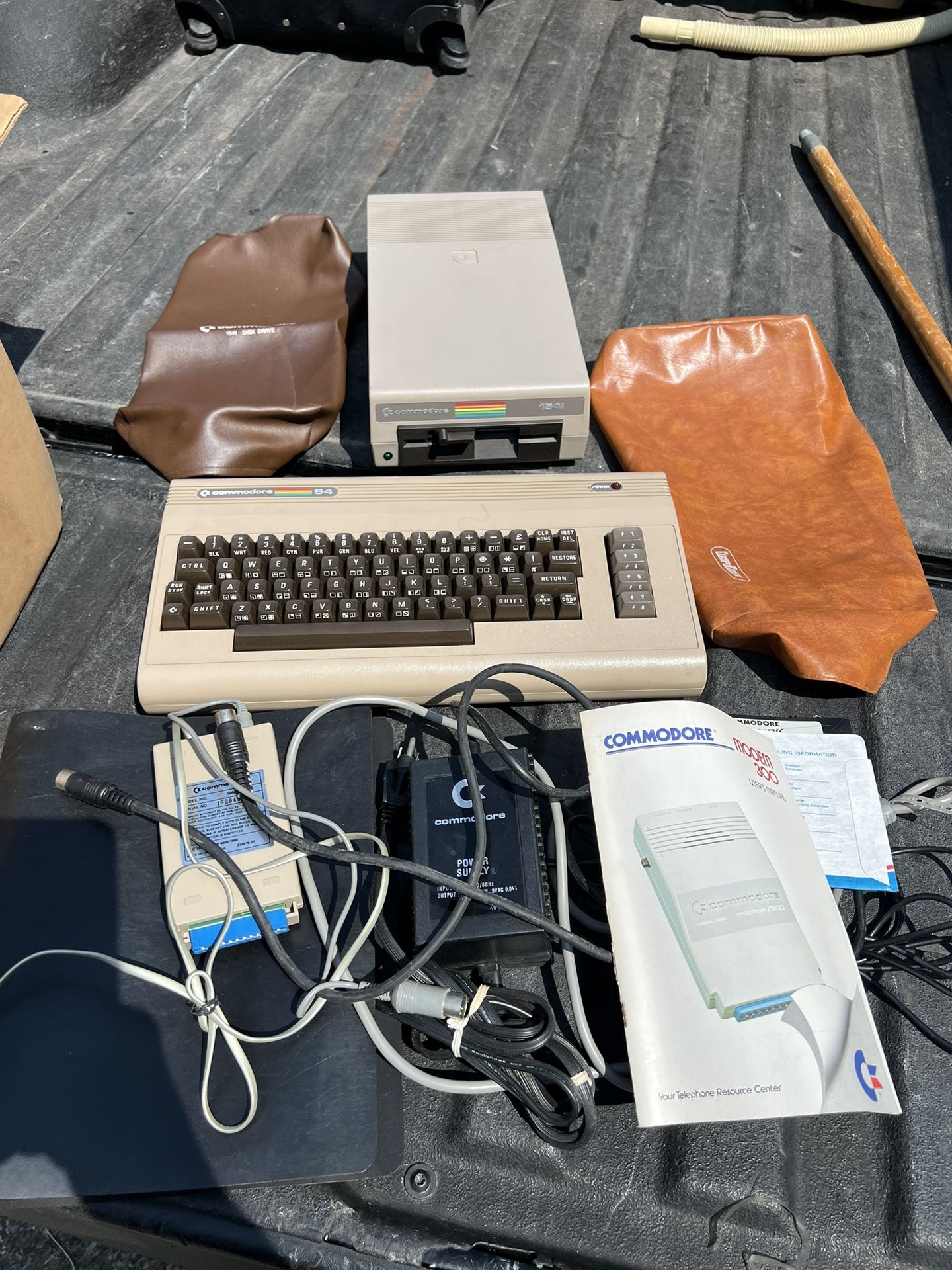 Commodore 64 C64 Computer W/ Disc Drive Books, Cables , Perfect Working Condition