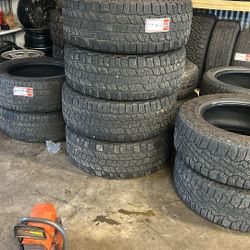 315x70x17 Cooper Discover At3