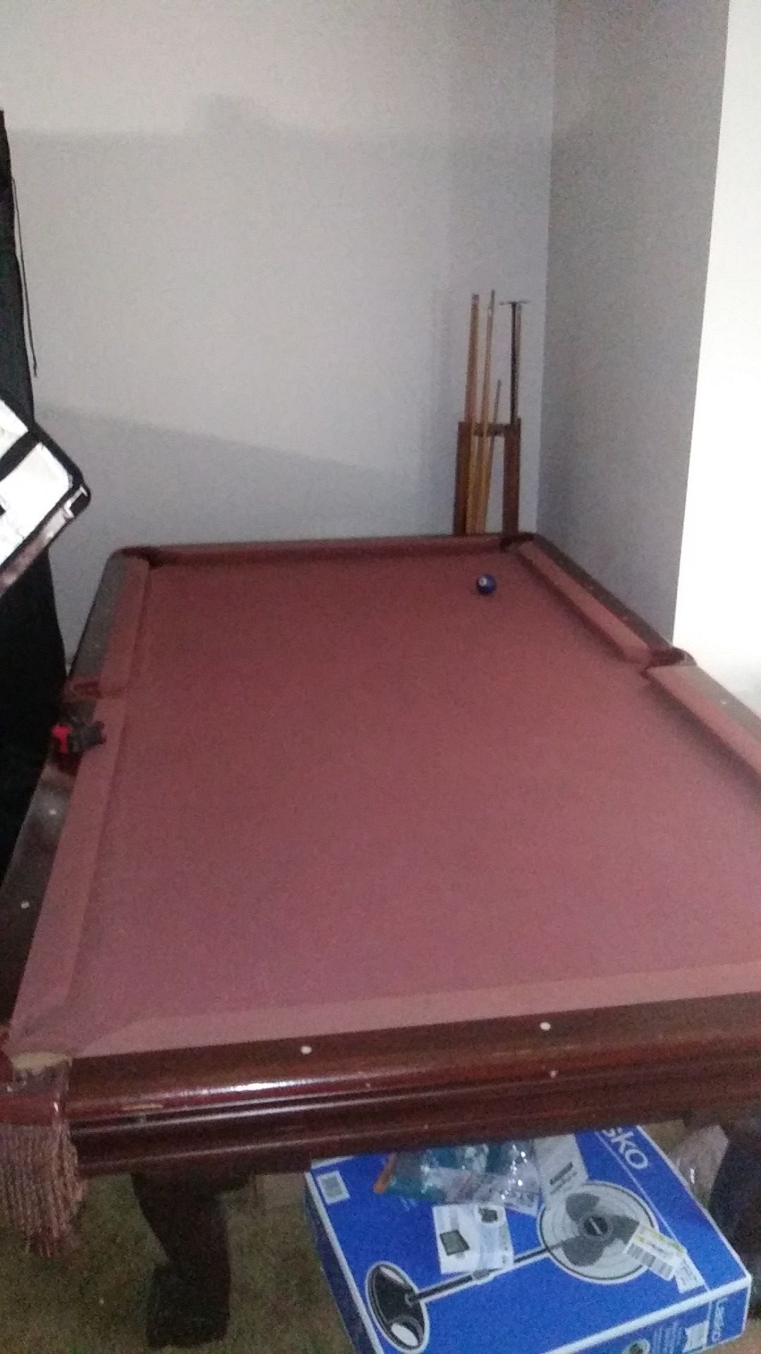 Pool table $150 8ft wood slat