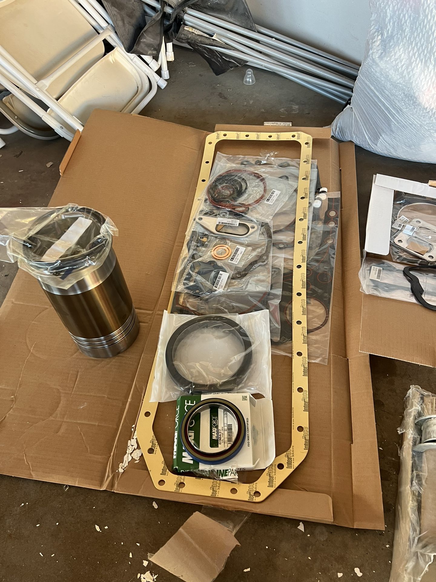 International Dt466 7.6L Cylinder Kits With Gaskets Brand New 