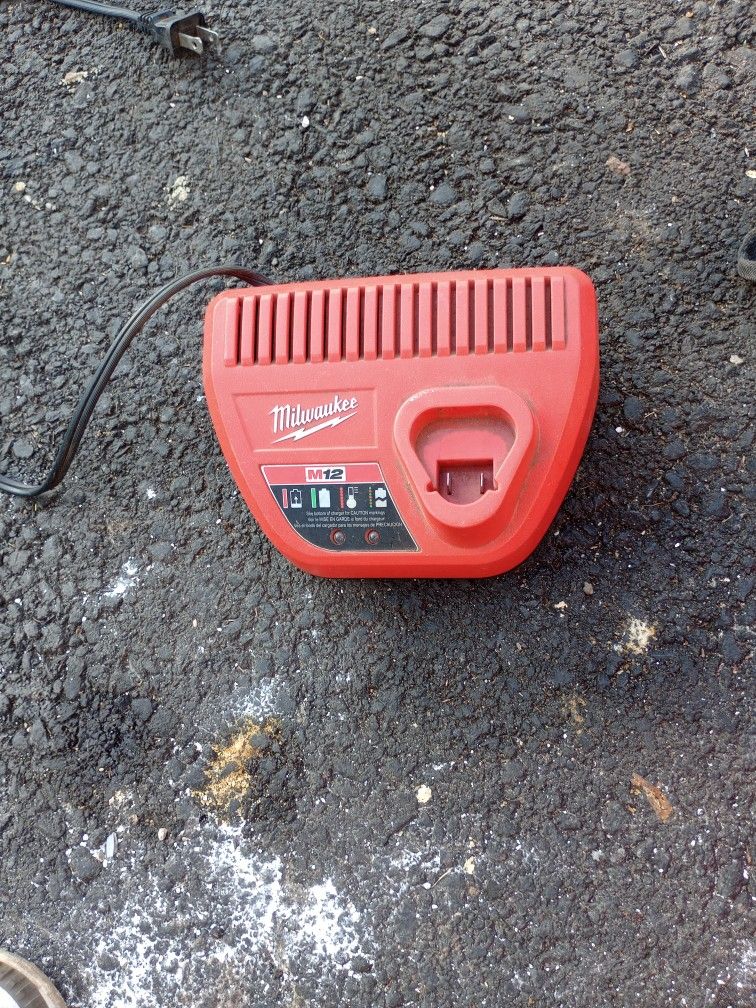 Milwaukee 12v Charger