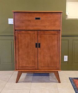 BRAND NEW Mid-Century Modern Wood Bar Cabinet – Simpli Home Draper