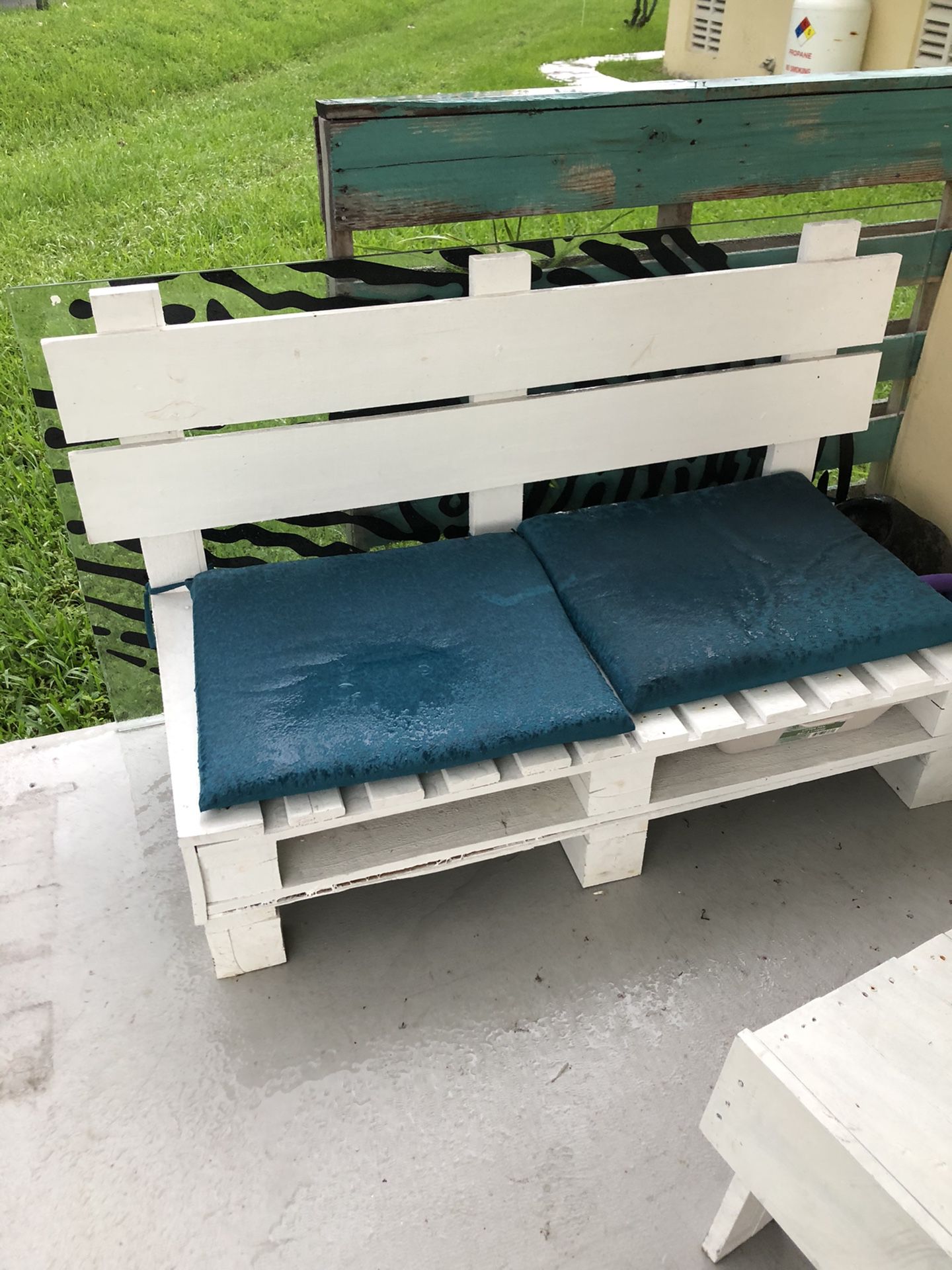 Outdoor Pallet Furniture!