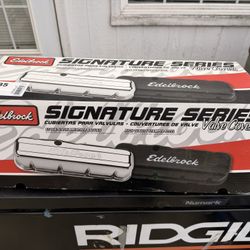 Edelbrock Signature Series Chrome Valve Covers (Pair)