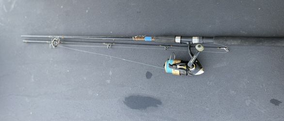 Shakespeare Spinning Rod and reel  Combo,  7 Foot ugly stick medium Action Rod  Ready to fish brand new 15 pound braid included  There is some surface