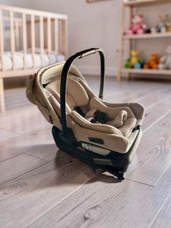 Nuna Pipa Aire Car Seat with base