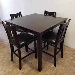Kitchen Table With Four Matching Chairs..(Check Out My Profile) $260 5pc Set 
