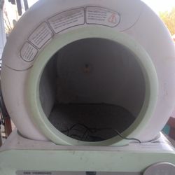 Der Vierbeiner Self Cleaning Litterbox (Retails 510$)