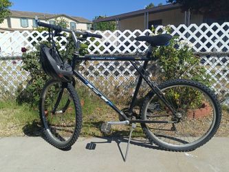 GT Trail Bike 26 inches. + Helmet.