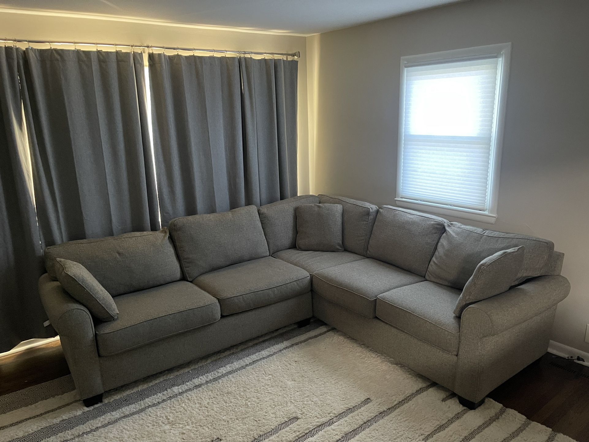 Couch - Sectional - Grey