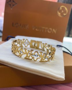 New bracelet stainless steel gold comes with only logo bag