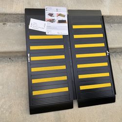 3 FT Ramp, Aluminum Non Slip Folding, Magnetic Closure