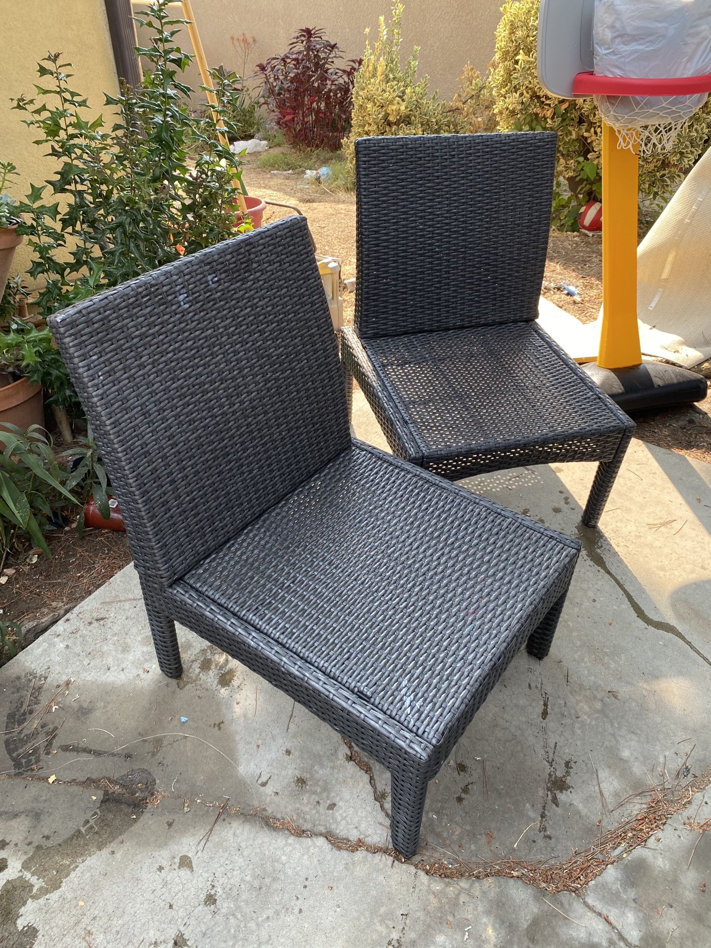 2 Patio Chairs 