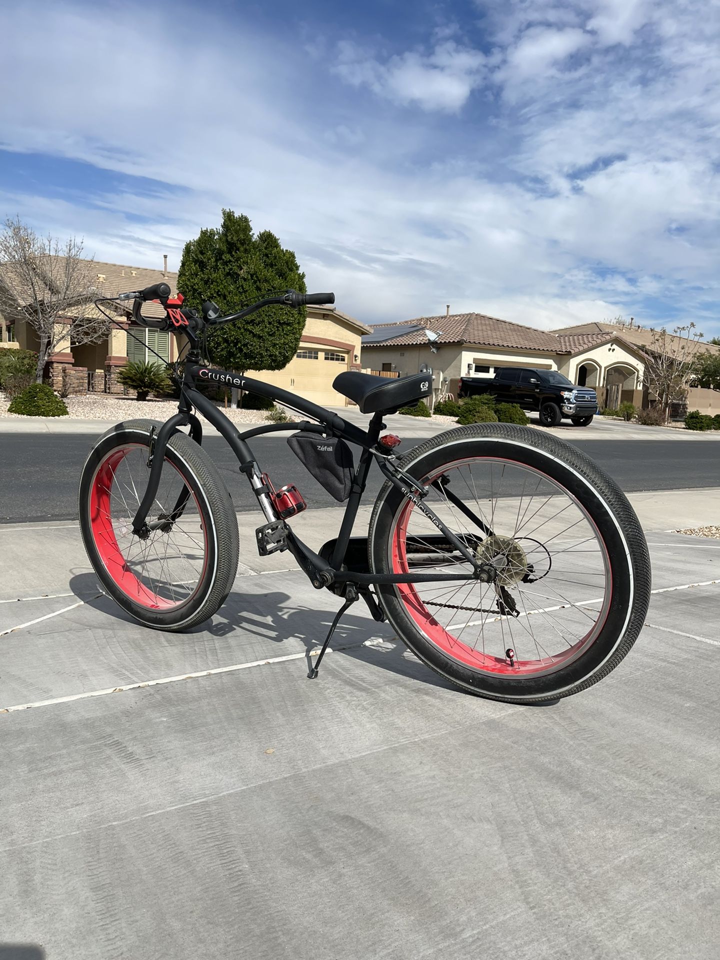 Mens Sun Crusher 7 Speed Fat Tire Cruiser with Cloud-9 Seat - Includes Cell Phone Holder / Storage Bag / Bike Light / Small Speaker Holder - Located i