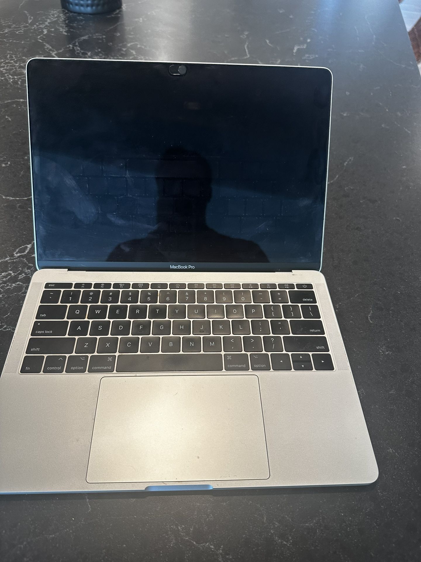 MacBook Pro 13 inch 2017 two thunderbolt 3 ports 251 gb