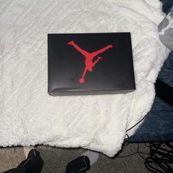 Varsity Royal Air Jordan 3s (Retro)