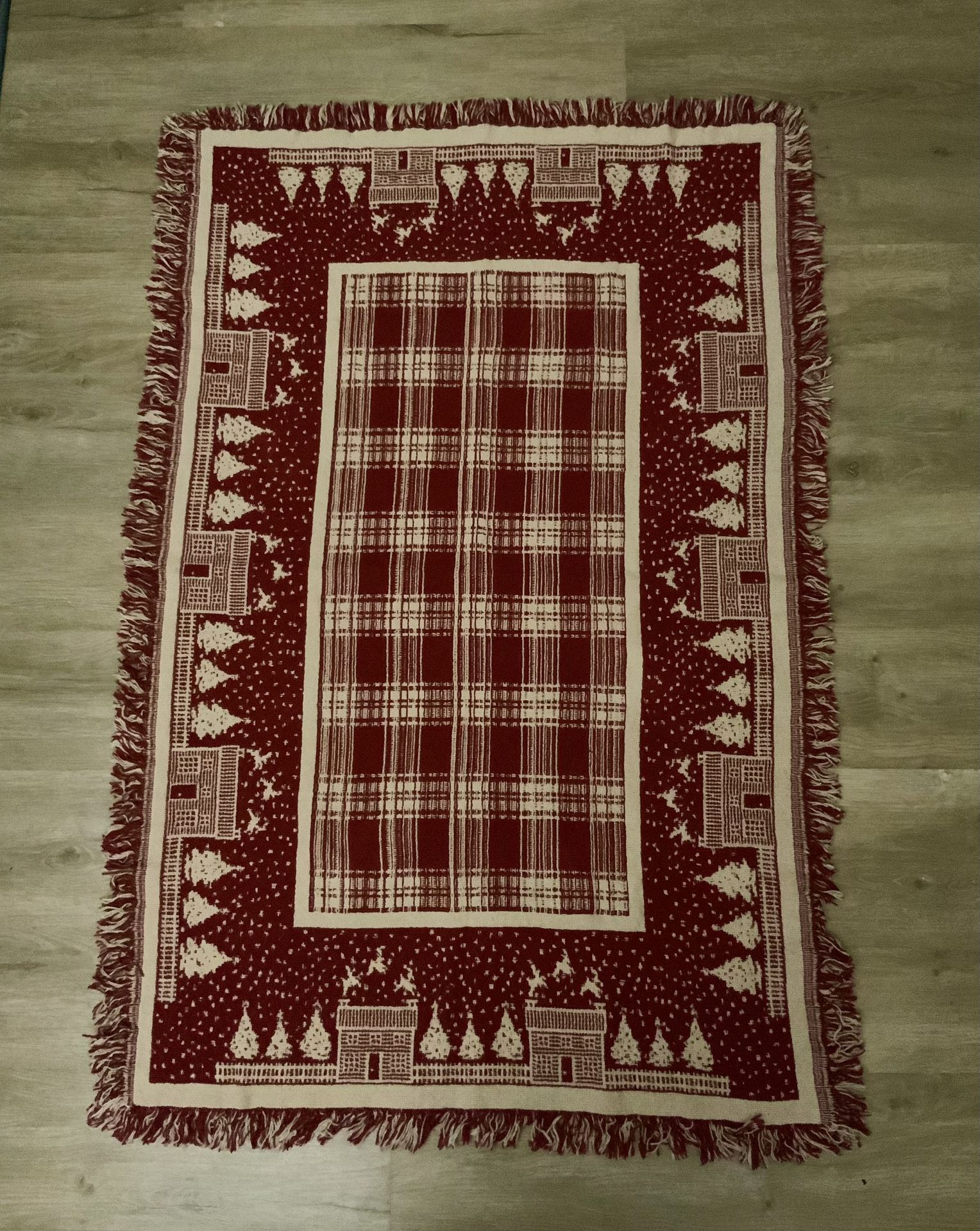 Goodwin Collection Reversible Throw Blanket Christmas Trees Plaid Pattern 31x47 Red White