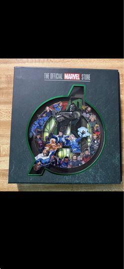 SDCC 2026 Marvel Jumbo Pin! Dr Doom Fantasitc 4 Avengers Logo LE500! Brand New!