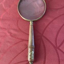 LARGE VINTAGE MAGNIFYING GLASS IN SOLID BRASS 