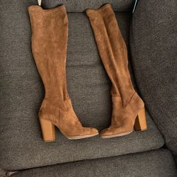 Orange brownish thigh, high heels boots