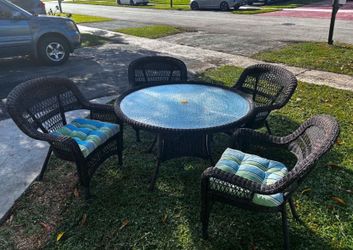 Vintage Wicker Rattan Patio Set With Cushions & Umbrella Holder