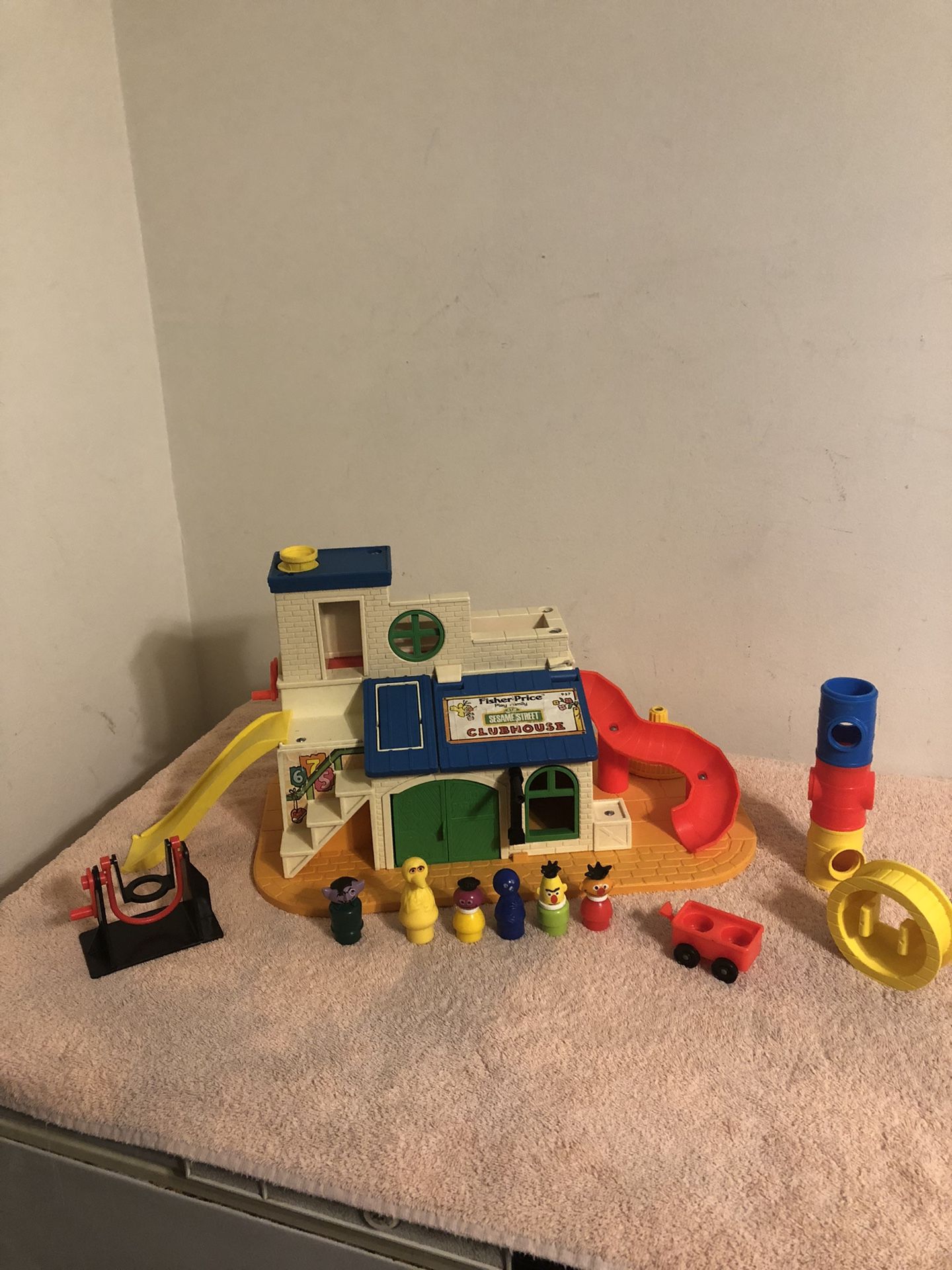 Vintage 1976 Fisher Price Little People Sesame Street Clubhouse #937 Complete