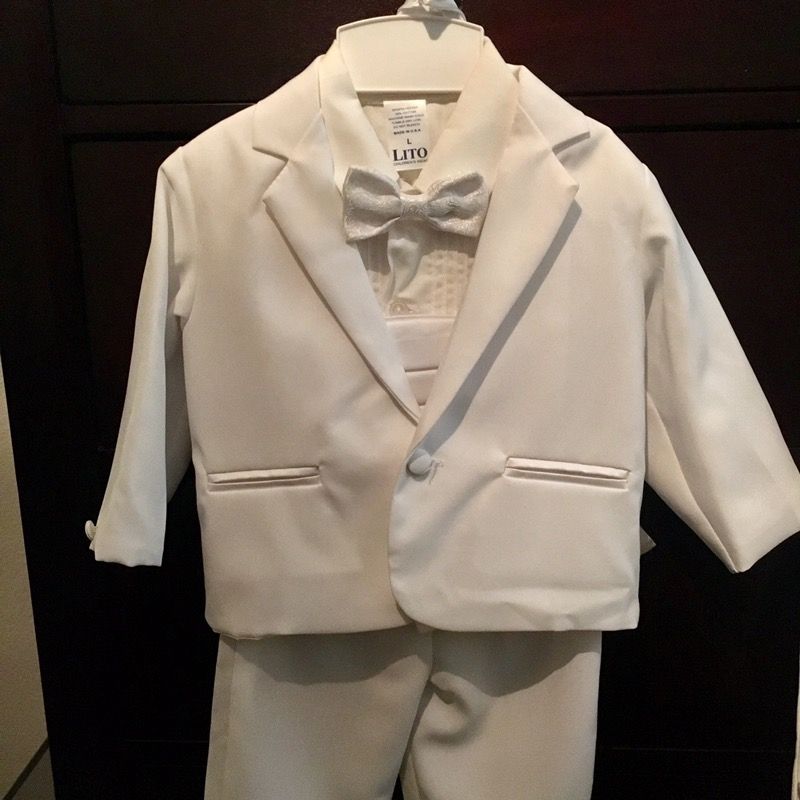 White baby boys suit size 12-18 months